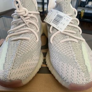 Never worn with tags Yeezy boost 350 V2